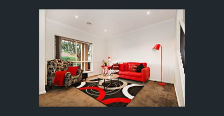 Comfortable 3-Bed, 2-Bath Townhouse in Prime Location - Photo 2