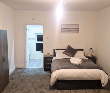 Oxford Avenue Room 7 - Photo 1