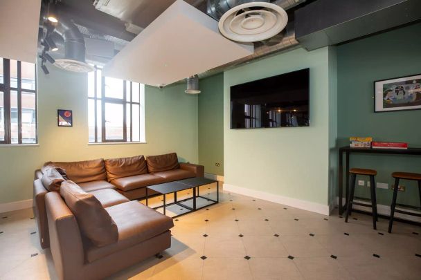 Platinum Studio - Photo 1