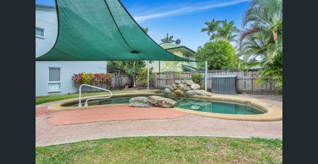 GREAT TOWNHOUSE CLOSE TO EVERYTHING - Photo 3