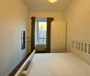 3 bedroom flat to rent - Photo 5