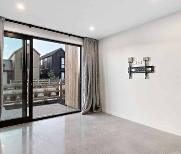 2 Bed, 2 Bath Townhouse with Garage! - Photo 2