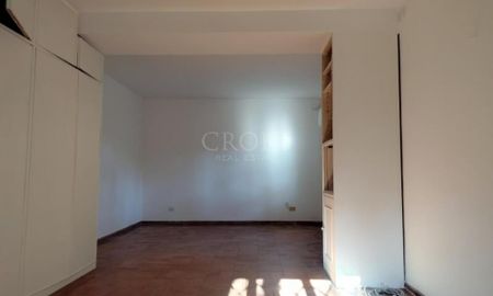 Appia Antica-Villa: 240mq. Lovely country home. Large private garden. Spacious reception, dining, 3 bedrooms, 3 baths, fireplace, maid’s room, parking, silent, secure. Ref 824 - Photo 4