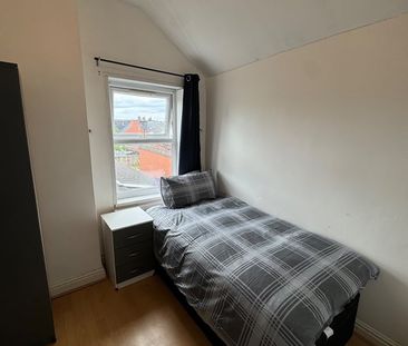 Room in a Shared House, Ellesmere Road, B8 - Photo 4