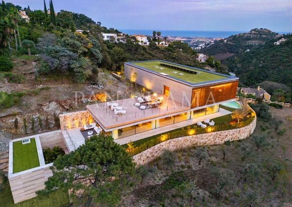 Contemporay villa with five car garage and panoramic sea views in El Madroñal