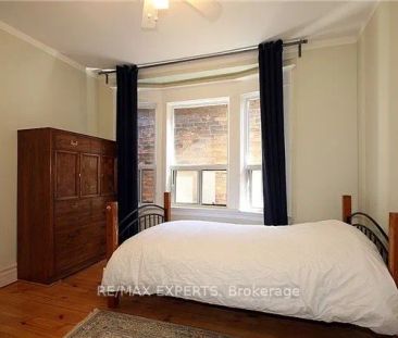 Detached Home For Lease | W9045475 - Photo 5