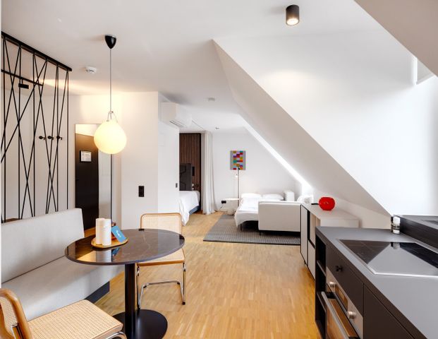 Bob W Munich Schwabing | Roomy Studio - Photo 1