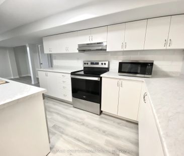 77 Roseneath Crescent #Lower - Photo 5