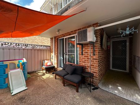 Bright and Spacious Unit in a Convenient Location - Photo 3