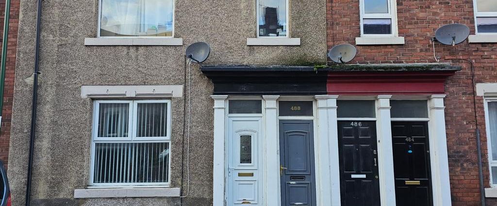 2 bedroom flat to rent - Photo 1