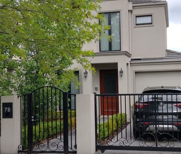 BEAUTIFULLY PRESENTED FOUR BEDROOM + STUDY TOWNHOUSE! | FLARE REAL ... - Photo 3