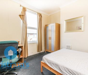 4 bed Mid Terraced House for Rent - Photo 4