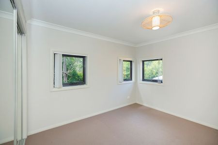 MODERN 3-BEDROOM TOWNHOUSE IN KINGFISHER GROVE ESTATE - CONTEMPORARY COMFORT & CONVENIENCE! - Photo 4