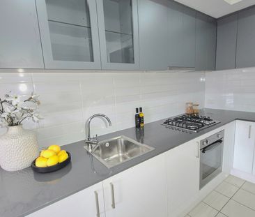 Open the door to effortless style - Photo 3