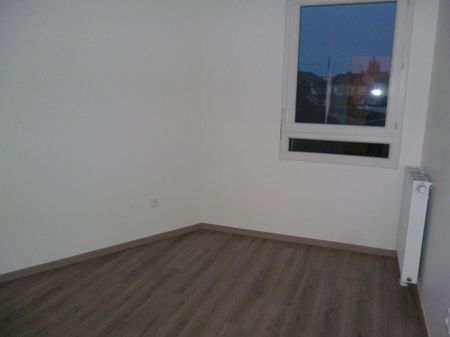 à louer - t3 avec balcon - pinel - st jean eudes st gilles , - Photo 3