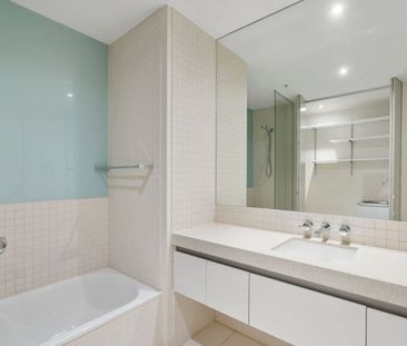 Updated & Stylish in Prime Port Melbourne Location! - Photo 6