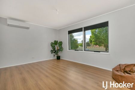 Spacious 3 Bedroom Home - Photo 4