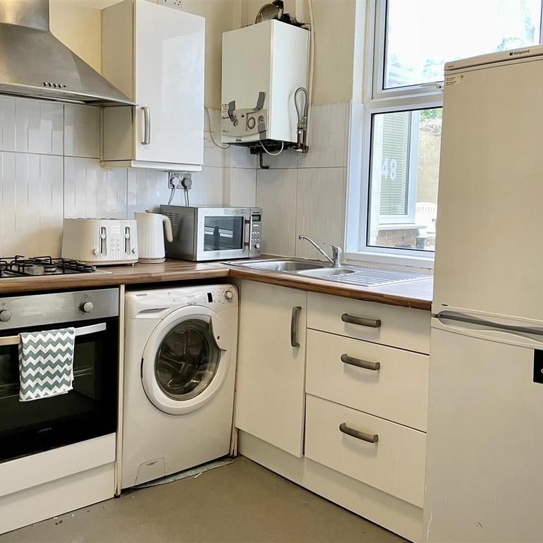 4 bedroom terraced house to rent - Photo 1