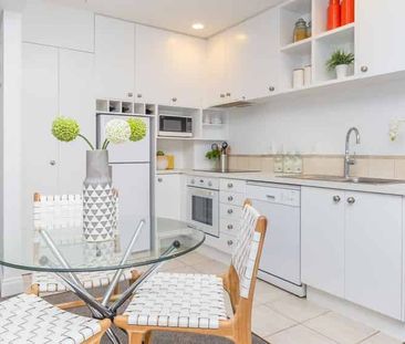 Spacious Apartment with Amazing Resort-Style Amenities - Photo 2