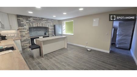 Room in shared apartment for rent in Inns Quay, Dublin - Photo 5