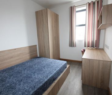 9 bedroom flat to rent - Photo 1