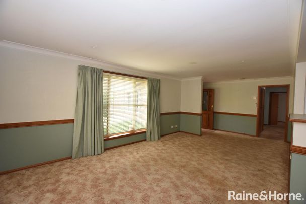 9 Holly Place, Orange, NSW 2800 - Photo 1