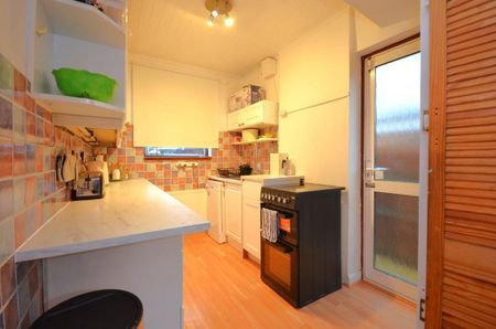 3 bedroom semi-detached house to rent - Photo 4