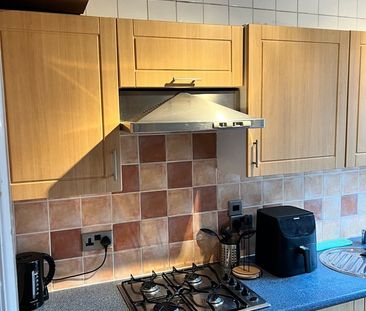 Room in a Shared House, Constance Road, CR0 - Photo 3