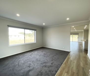 MODERN FAMILY HOME - Photo 3