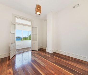 Gorgeous Three Bedroom Terrace with Sydney Harbour Views - Photo 2