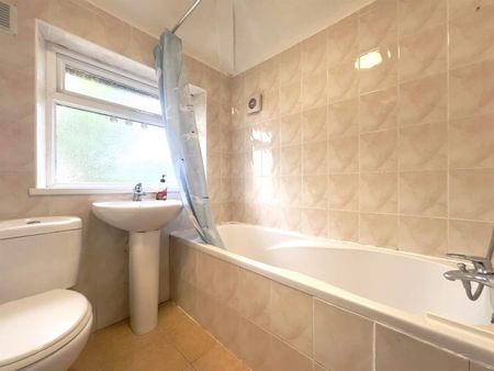 3 bedroom house - semi-detached - Photo 4