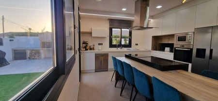 Luxury Villa for rent in Torrevieja, Spain - Photo 4