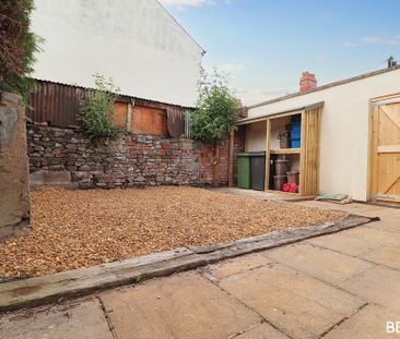 1 bedroom in a house share to rent - Photo 2
