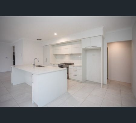 21 Claystone Loop, Piara Waters, WA 6112 - Photo 4