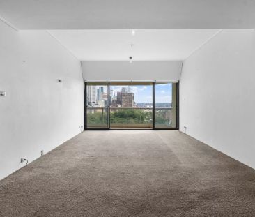 NORTH FACING HYDE PARK APARTMENT WITH HARBOUR VIEWS - Photo 3
