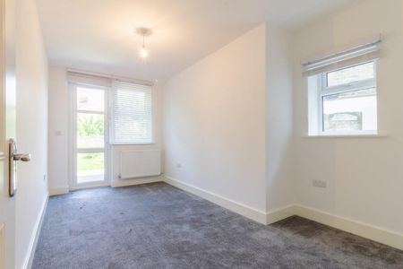 2 Bed Flat, Wellington Gardens, SE7 - Photo 3