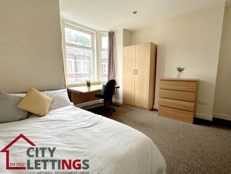 5 Bedroom Mid Terraced House - Photo 4