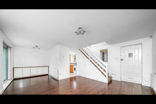 3 Bed Semi-Detached House, Marshalls Close, N11 - Photo 1