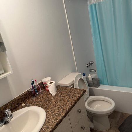 Petit appartement 5 1/2 ville de Joliette - Photo 4