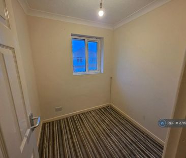 2 bedroom semi-detached house to rent - Photo 5