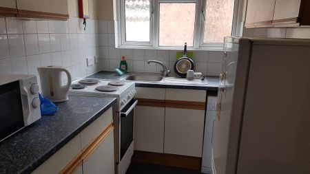 4 bedroom flat to rent - Photo 5