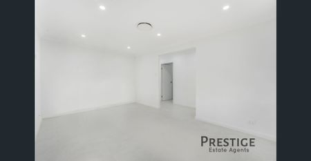 Effortless Style and Comfort! - Photo 3