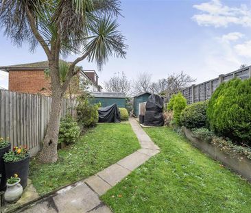 4 bedroom semi-detached house to rent - Photo 3
