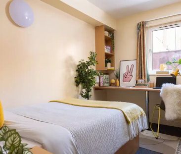 Extra Large Standard Double Ensuite - Photo 5