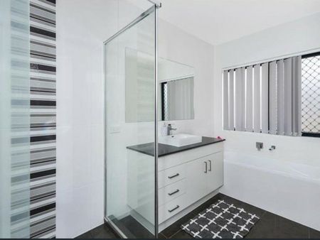 5 Carmel Close, Gilston QLD 4211 - House For Rent | Domain - Photo 3