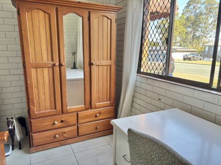 3 Bedrooms Available in Large Shared Furnished House with All Conveniences - Photo 5