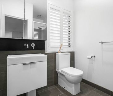 MODERN TOWNHOUSE l BOUTIQUE BLOCK l PERFECT LOCATION - Photo 5