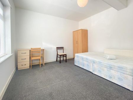 6 bedroom house to rent - Photo 3