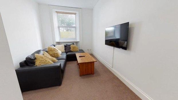 5 bedroom flat to rent - Photo 1