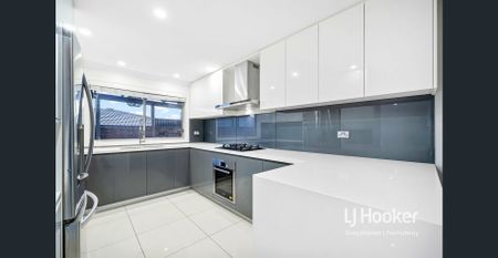 MODERN 3 BEDROOM HOME - Photo 5